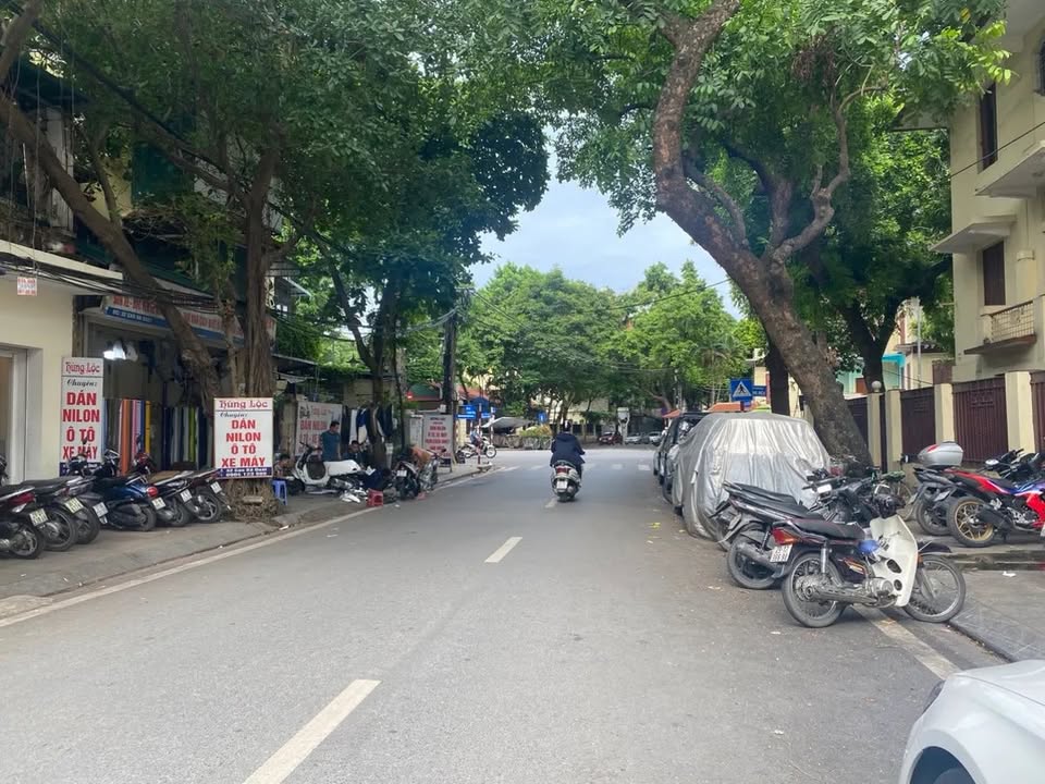 Biệt thự cổ điển tại Cao Bá Quát, Ba Đình, 525m² - Lưu giữ ký ức gia tộc!