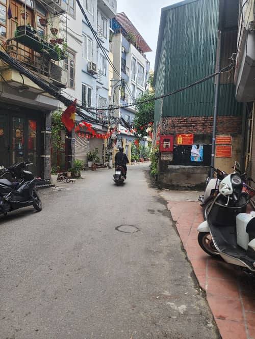 Nhà phố Thanh Lân, Hoàng Mai 60m² giá 13.5 tỷ - Ô tô đỗ cổng, vị trí đẹp!