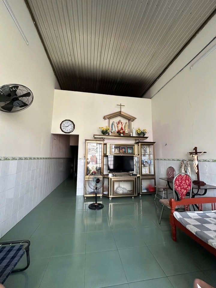 Bán lô đất Hố Nai 98m² giá 2.8 tỷ - Sổ đỏ chính chủ, gần chợ và trường học!