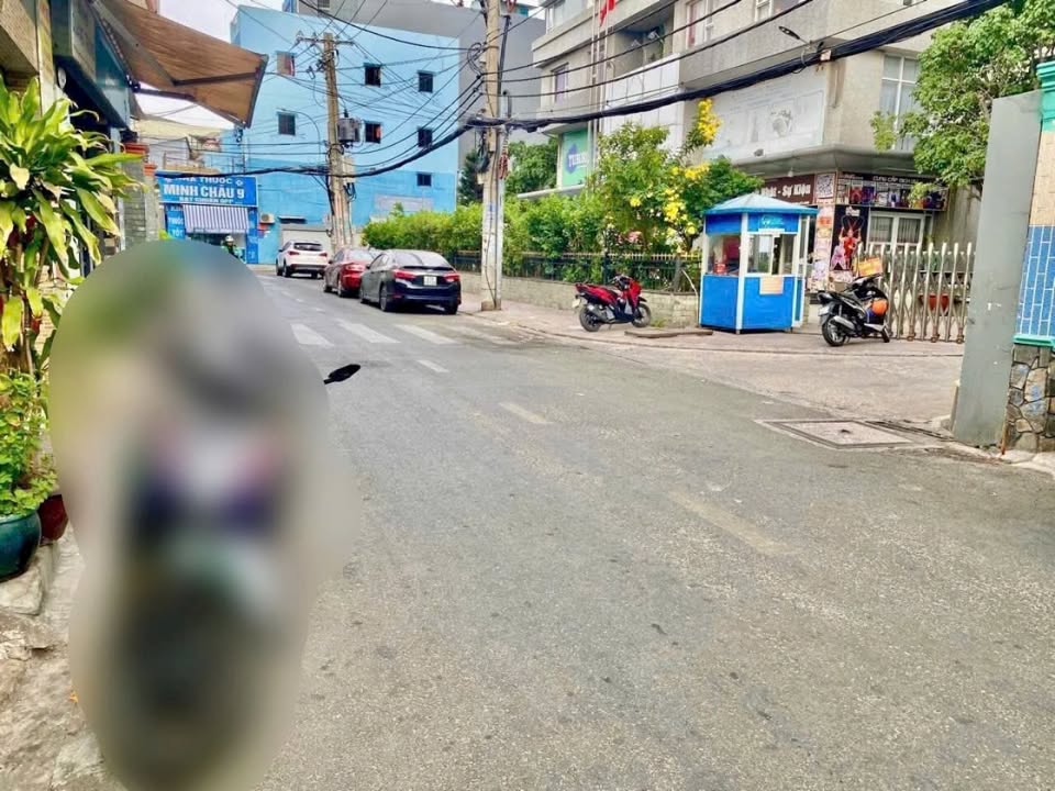 Nhà mặt tiền Lý Thánh Tông, quận Tân Phú, diện tích 121.8m², giá 12.5 tỷ - Cơ hội đầu tư tuyệt vời!