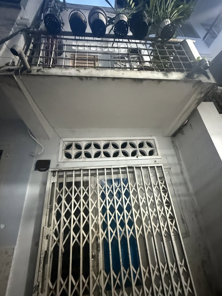 Nhà 2 Tầng Trung Tâm Q10 - 14m² Giá 2.6 Tỷ - Đầu Tư Tiềm Năng!