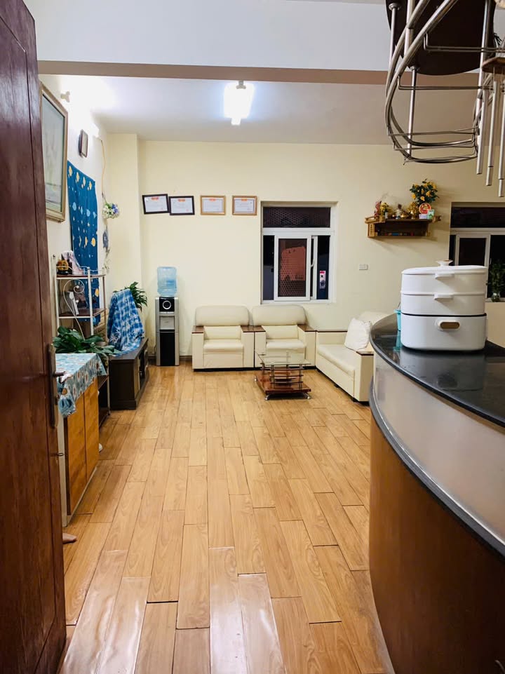 Chung cư Quốc Phòng 120 Hoàng Quốc Việt 116.5m² giá 8 tỷ - Full nội thất, sẵn sổ đỏ!