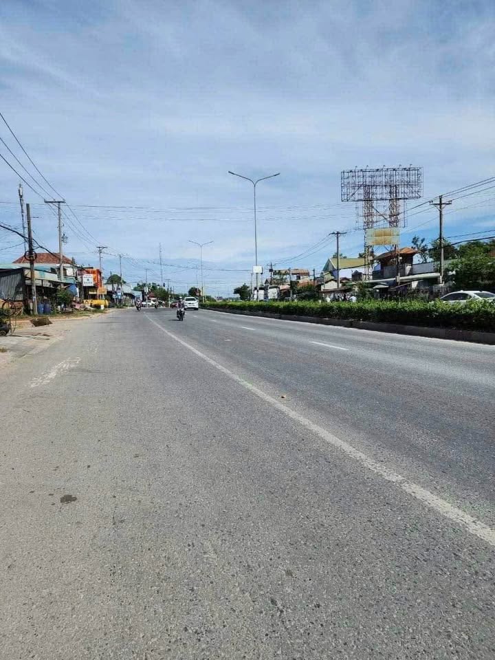 FrontHouse ĐT747, Tân Phước Khánh, 900m² giá 20 tỷ - Đầu tư sinh lời ngay!