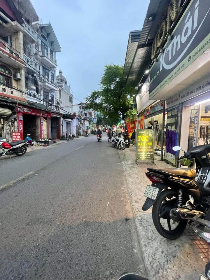 Nhà mặt phố Tả Thanh Oai, 65m² giá 2.2 tỷ - Kinh doanh sầm uất!