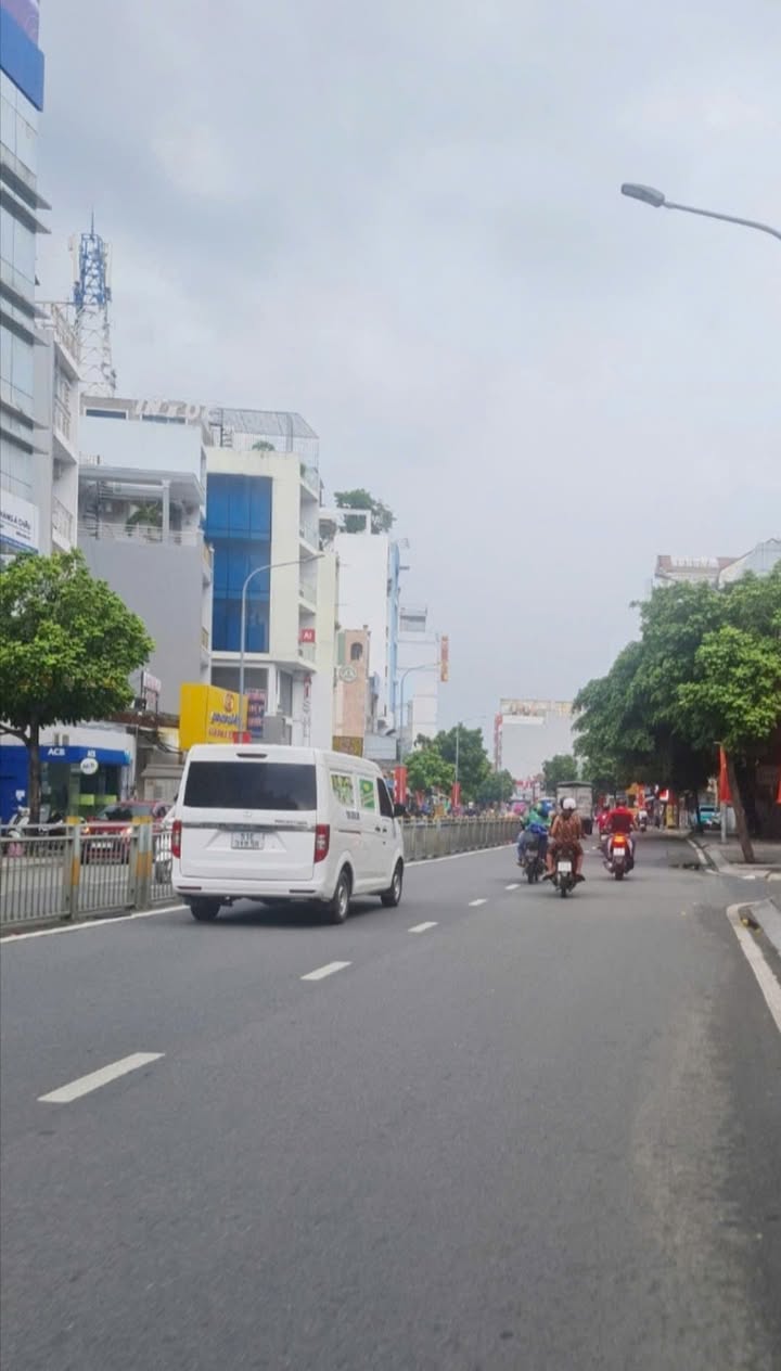 Nhà mặt tiền C4 quận Tân Phú 110m² chỉ 9 tỷ - Tiềm năng kinh doanh lớn!