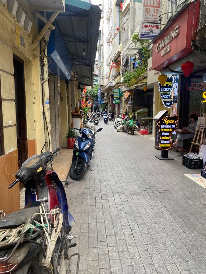 Nhà phố Hoàn Kiếm 37.8m² giá thương lượng - Cơ hội đầu tư sinh lời!