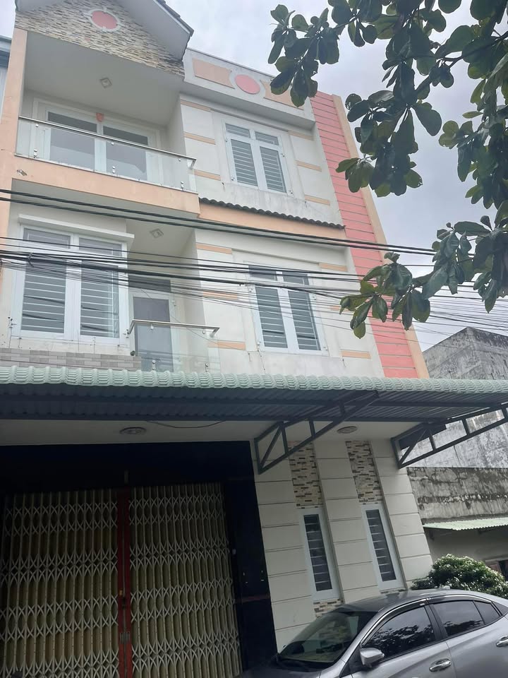 Nhà 3 Tầng Ôm Góc tại Đống Đa, 47m² giá 3 tỷ - View Công Viên Rộng Rãi!