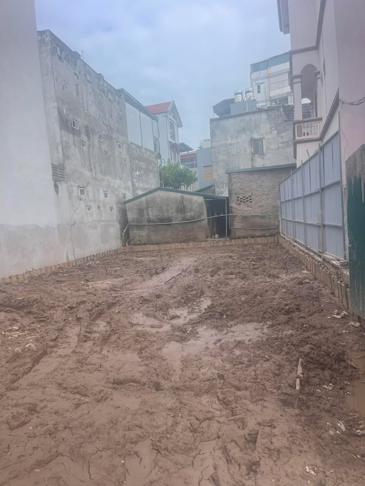 Đất nền mặt tiền 5m tại phố Nhật Tảo, 104m² - Sổ đỏ chính chủ, xây dựng ngay!