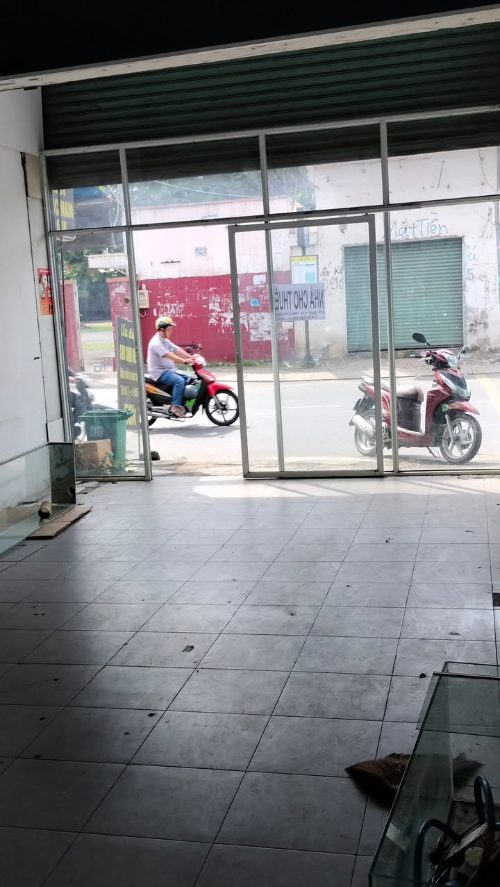 Nhà mặt tiền đường Tăng Nhơn Phú, Thủ Đức 60m² giá 15 triệu - Vị trí đắc địa, kinh doanh thuận lợi!