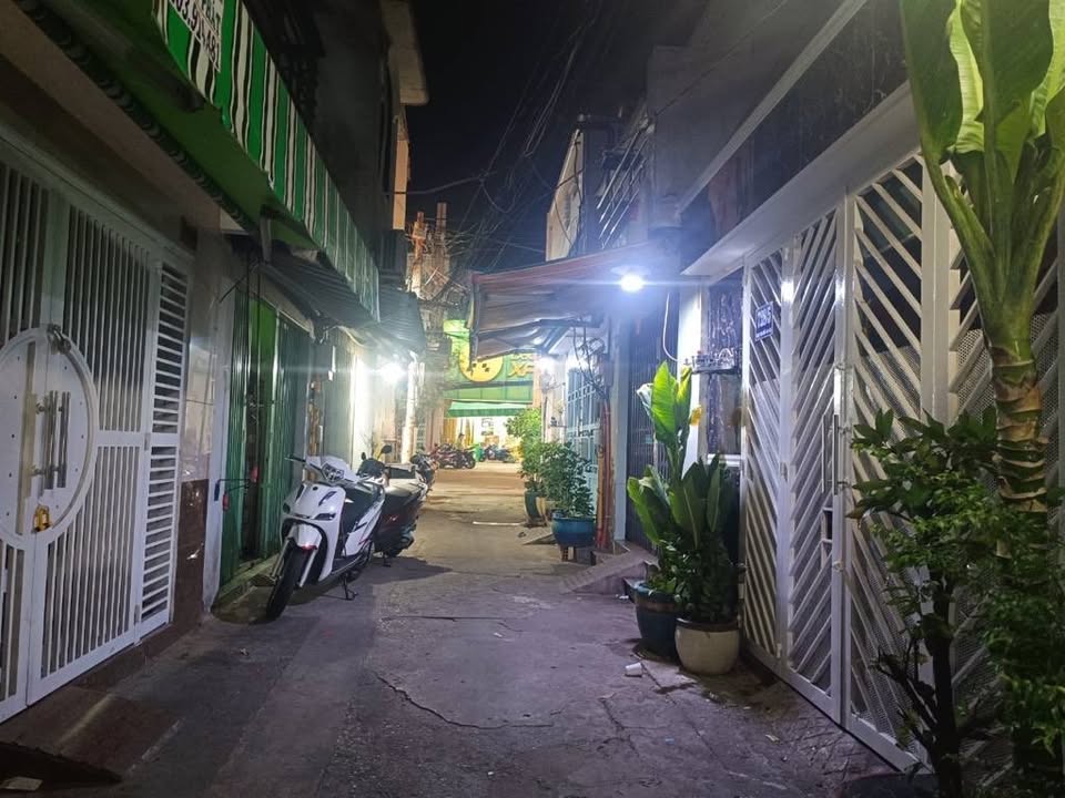 Nhà cấp 4 Quận 8 48m² giá 3 tỷ - Căn góc 2 mặt tiền, sổ hồng riêng!