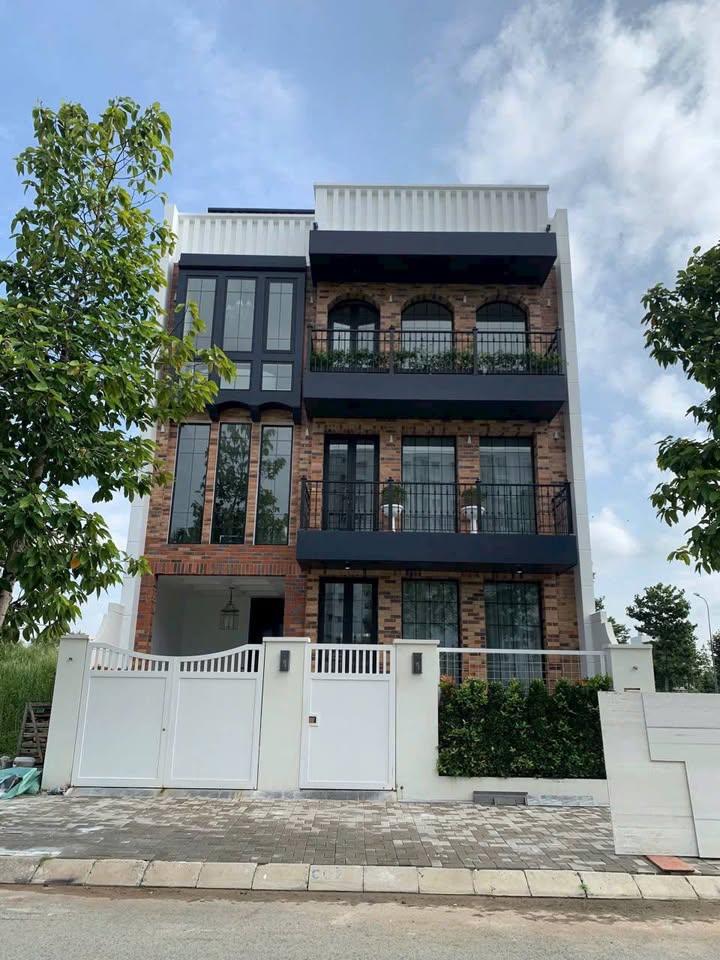 Biệt thự Compound Đỗ Xuân Hợp, Thủ Đức 162m² - Full nội thất cao cấp, an ninh 24/7!