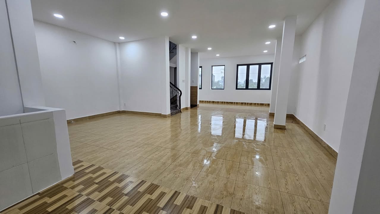 Cho thuê nhà nguyên căn 3 tầng tại Đại Lộ Bình Dương 222m² - Kinh doanh thuận lợi!