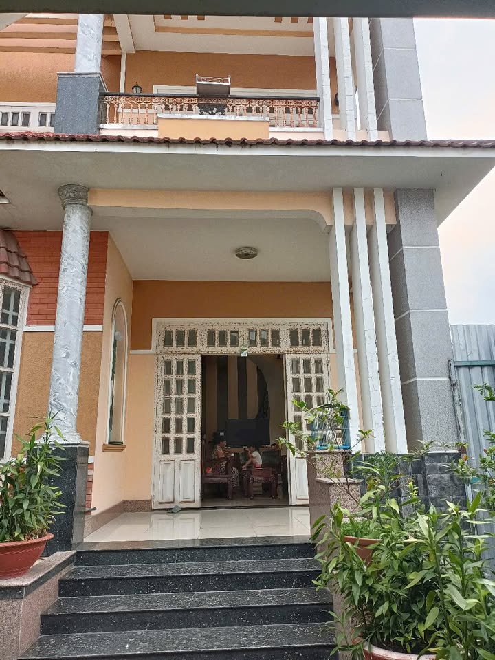 Biệt thự mặt tiền Tỉnh Lộ 15, xã Tân Thạnh Đông, 5063m² giá 13.5 tỷ - Kinh doanh sầm uất!