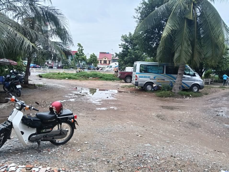 Nhà mặt tiền Nguyễn Văn Linh Quận 7 102m² giá 13.9 tỷ - Đầu tư sinh lời tuyệt vời!