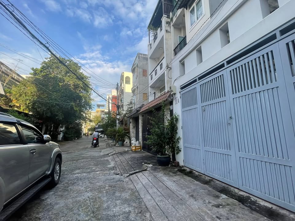Nhà 4 tầng Bạch Đằng, Bình Thạnh 94m² giá 15.5 tỷ - Hẻm ô tô rộng rãi!
