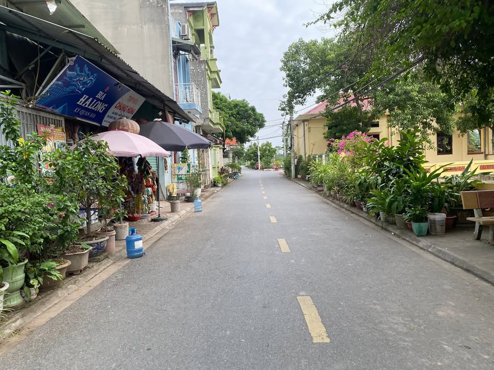 Nhà Đặng Xá, Gia Lâm 54m² giá 3.7 tỷ - Lô góc mặt tiền rộng rãi!
