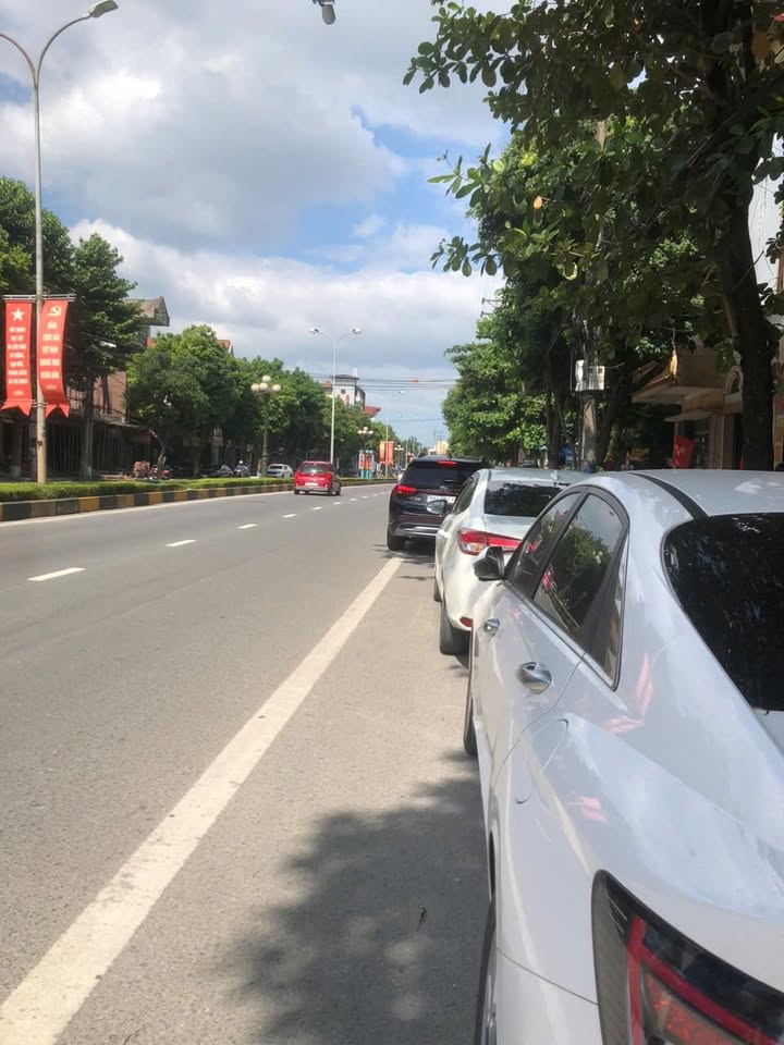 Nhà 2 tầng Đại lộ Hùng Vương 98m² giá 7 tỷ - Gần chợ và ngân hàng