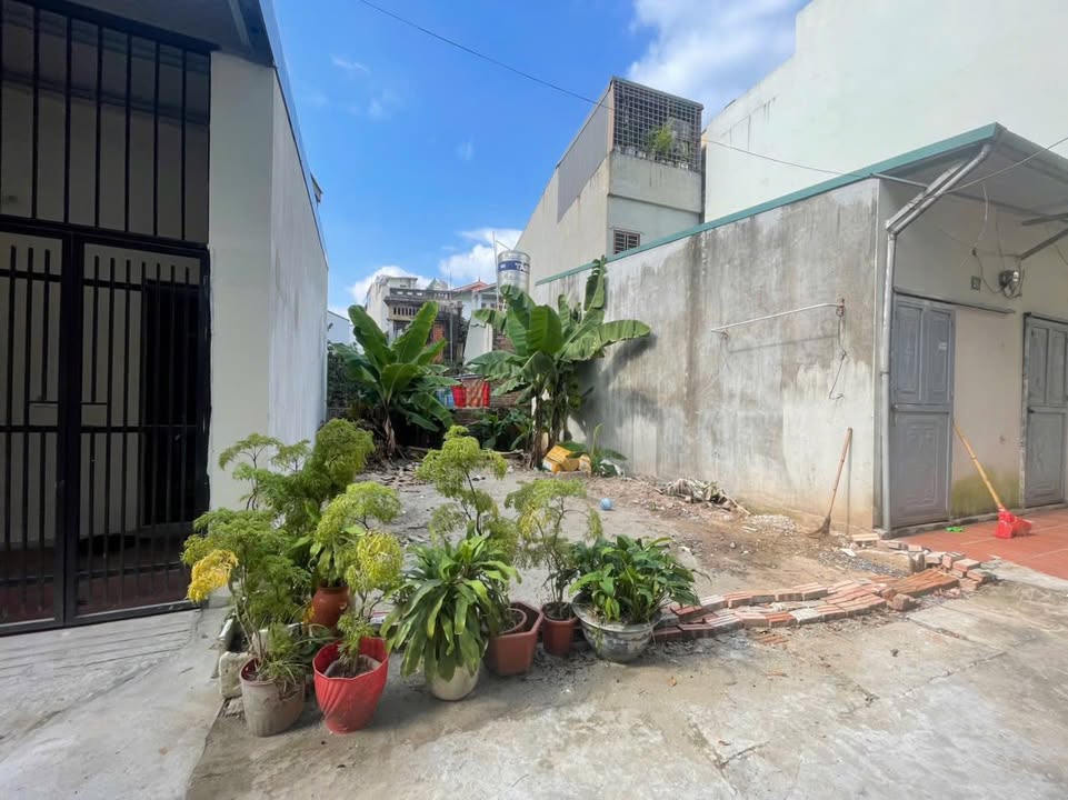 Đất nền Giang Biên 48m² giá 4.53 tỷ - Sổ đỏ chính chủ, an ninh tốt!