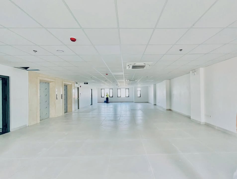 Văn phòng cho thuê 200m² tại Ô Chợ Dừa - Không gian làm việc lý tưởng