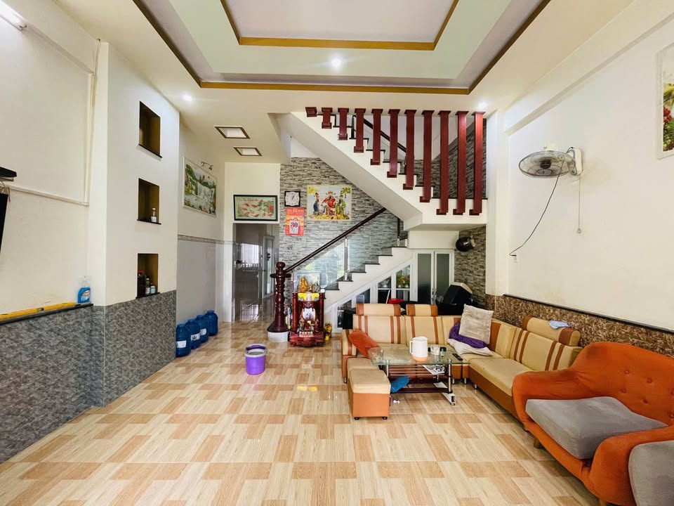 Nhà mặt tiền đường Đông Hồ, Vĩnh Quang, Rạch Giá 82m² giá 2.3 tỷ - Vị trí đẹp, gần chợ 30/4