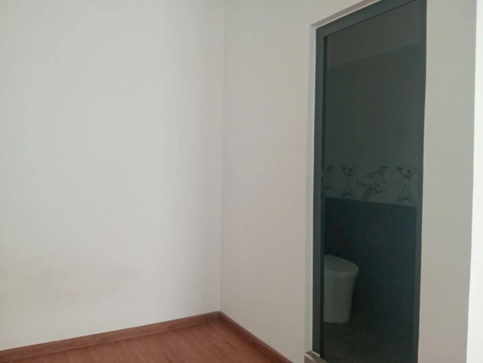 Nhà Bà Điểm Hóc Môn 28m² giá 1.1 tỷ - Sổ hồng chính chủ, vị trí thuận lợi!
