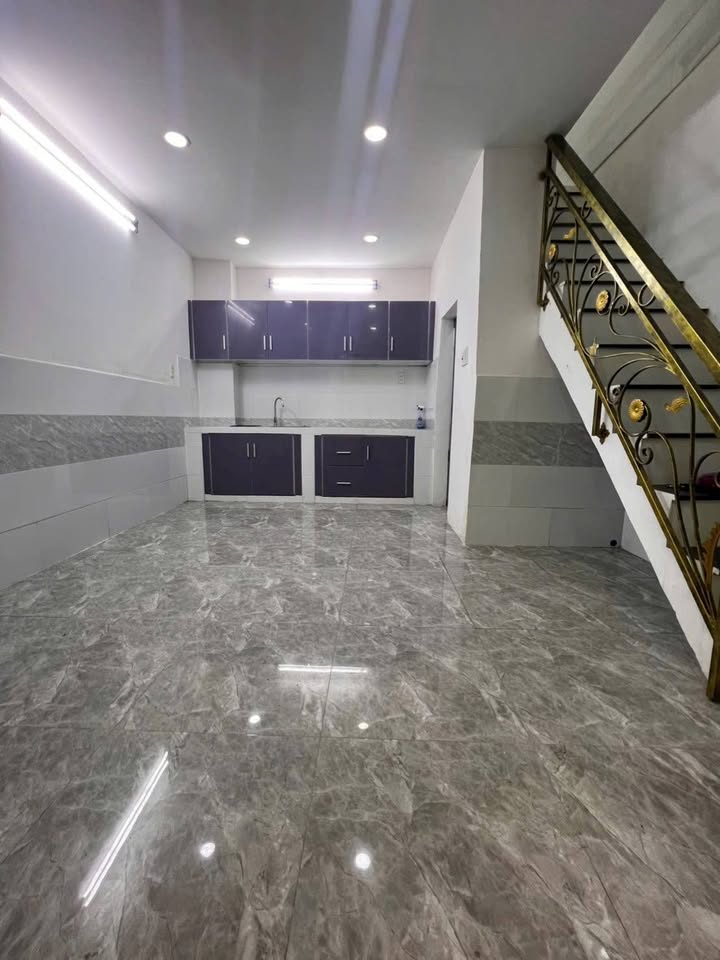 Nhà phố 3 tầng tại Bình Tân 60m² giá 2.42 tỷ - An ninh và tiện nghi!