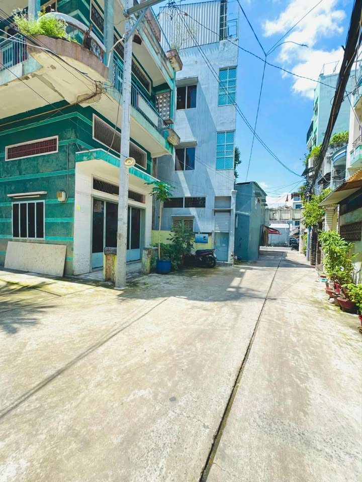 Nhà phố Quận 11 Lê Đại Hành 20m² giá 2.95 tỷ - Hẻm thông cách mặt tiền chỉ 30m!