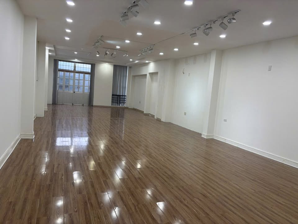 Cho thuê mặt bằng tầng 2 CTK Golden Hotel Nha Trang 115m² giá 10 triệu - Vị trí đắc địa, dễ nhận diện!