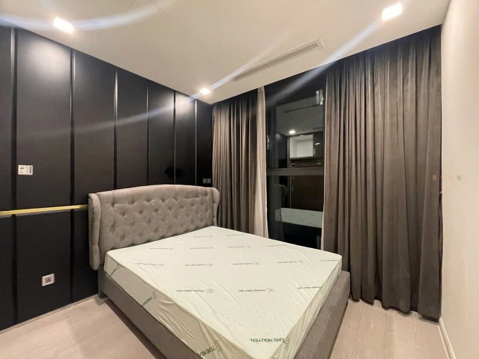 Căn hộ Vinhomes Golden River Quận 1 78m² giá 12.1 tỷ - Sẵn sàng vào ở ngay!