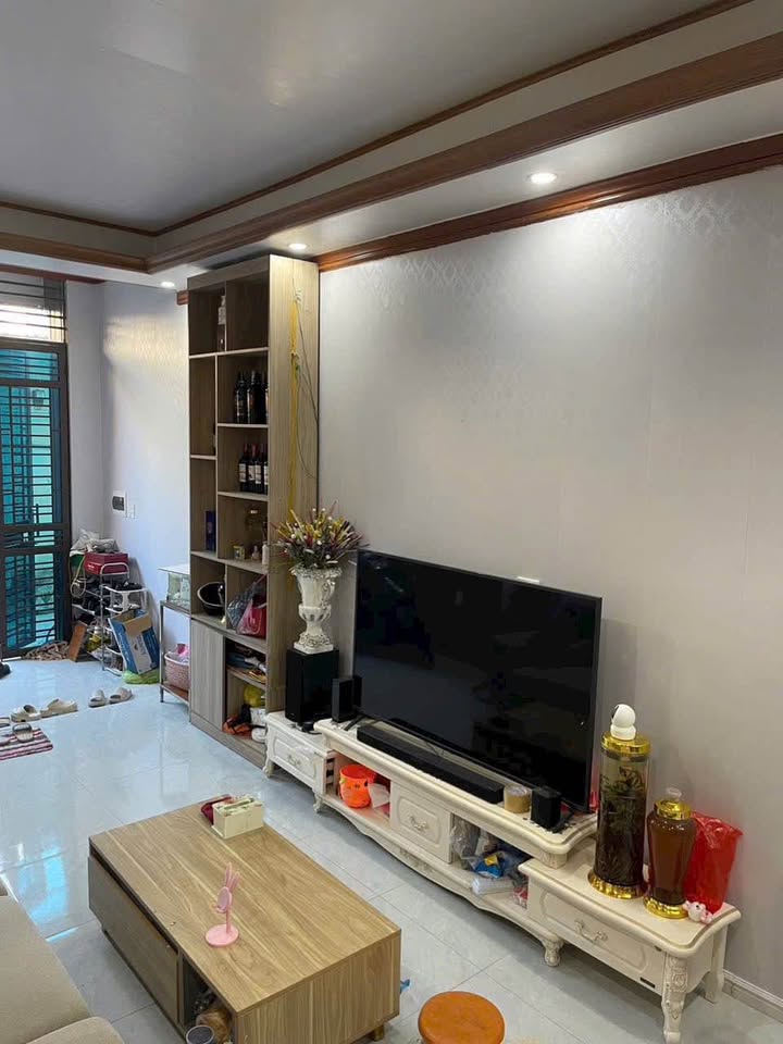 Nhà 2,5 tầng phố Hoàng Diệu, Cẩm Thượng 50m² giá 1.9 tỷ - Thiết kế hiện đại, vị trí thuận tiện!