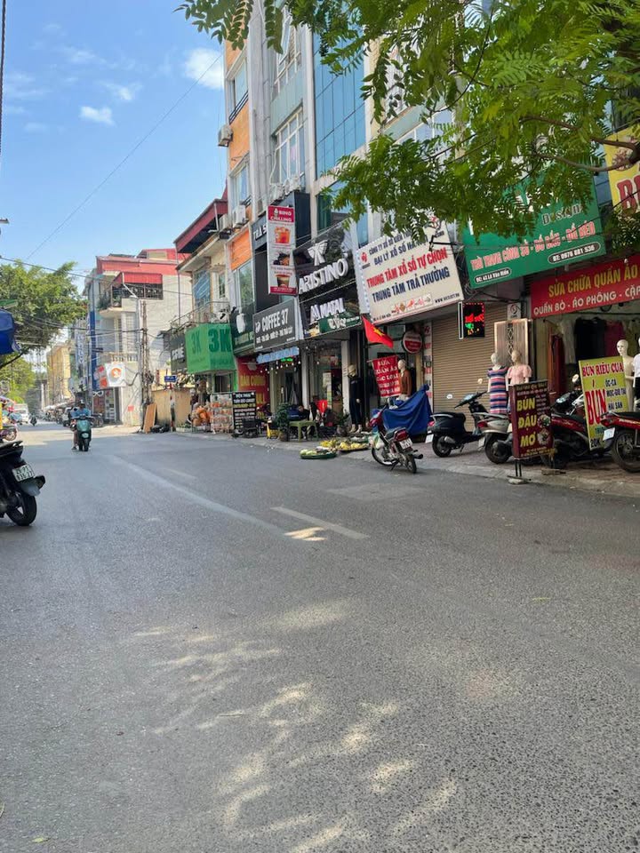 Nhà mặt phố Lê Văn Hiến, Bắc Từ Liêm 35m² giá 13.5 tỷ - Kinh doanh sầm uất!