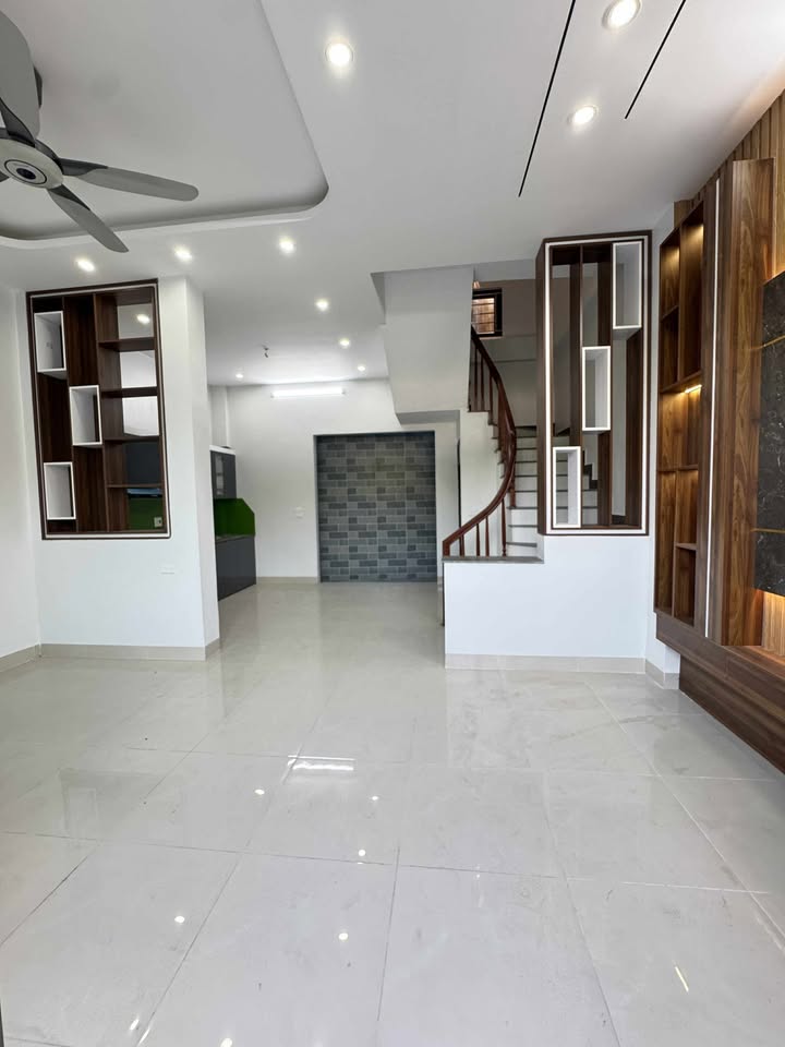 Nhà 3 tầng đường Hoàng Việt 46m² giá 2.65 tỷ - Sổ hồng chính chủ!