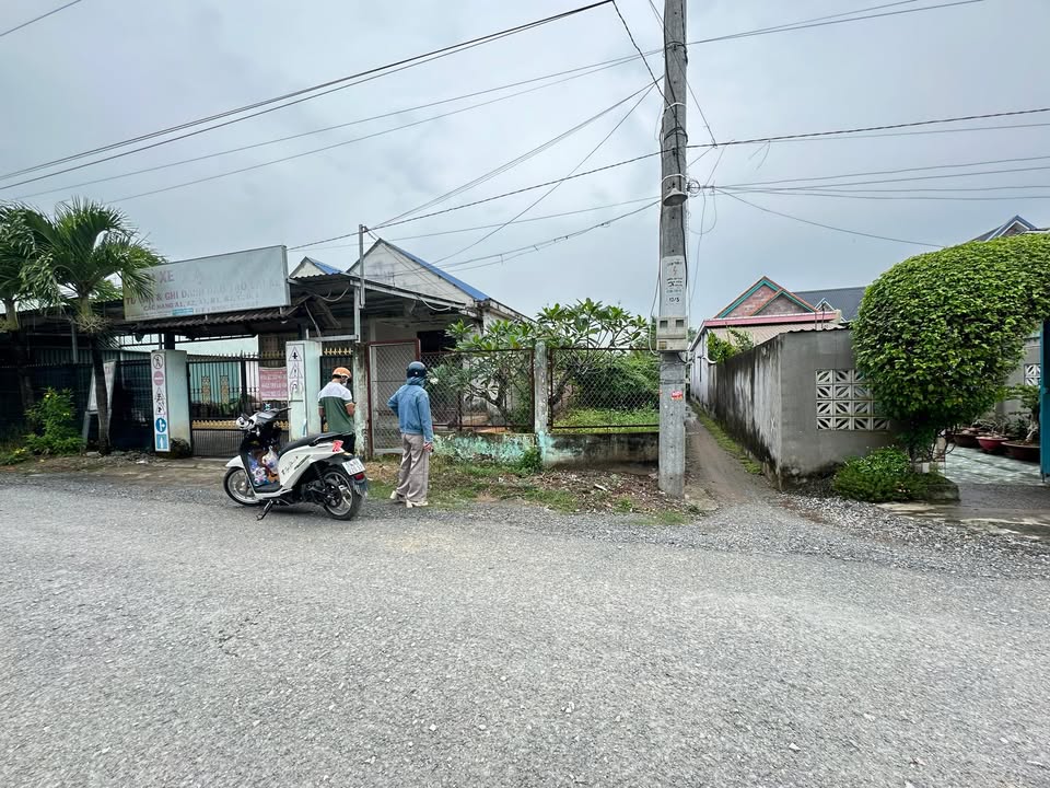 Đất nền Tân Bửu Bến Lức 129m² giá 2.3 tỷ - Mặt tiền nhựa thuận lợi!