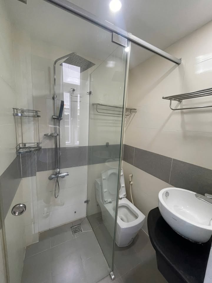 Nhà nguyên căn Cách Mạng Tháng 8, quận 10 - Sẵn nội thất, chỉ việc vào ở!