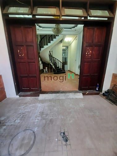 Nhà nguyên căn cho thuê tại Quận 10, diện tích 340m², giá 28 triệu - Khu dân trí cao!