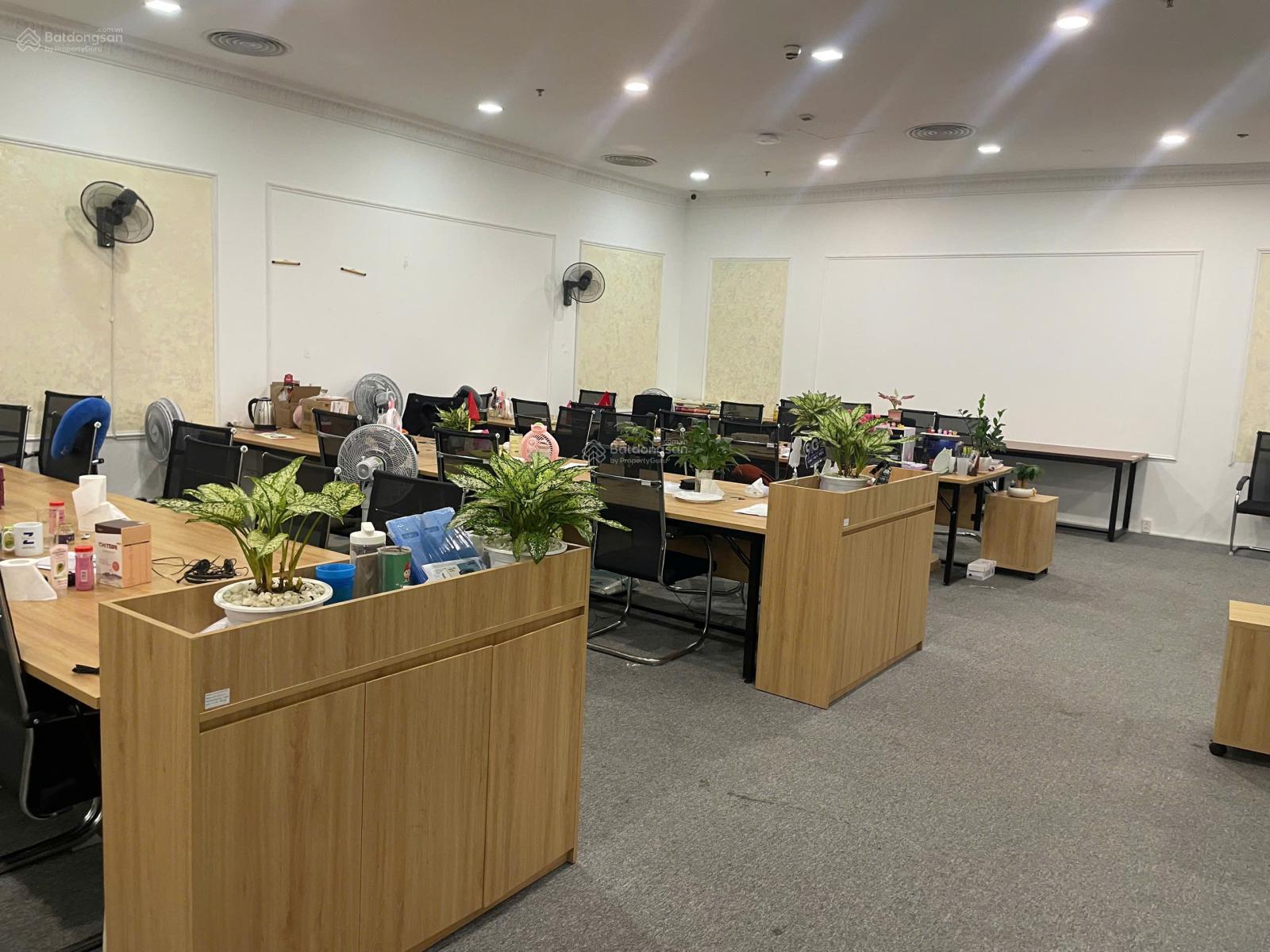 Cho thuê văn phòng tại Royal City 860m² - Sẵn sàng vận hành ngay!