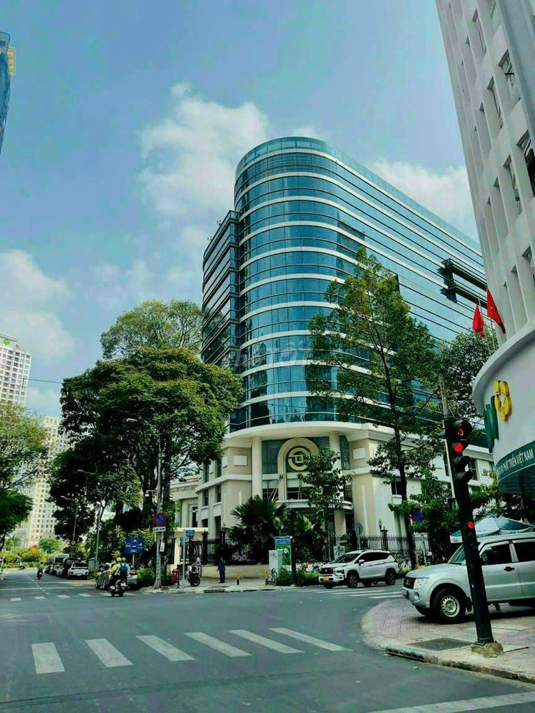 Tòa nhà mới xây mặt tiền Trường Sơn Quận 10 - Diện tích 1500m² - Giá thuê chỉ 100 triệu!
