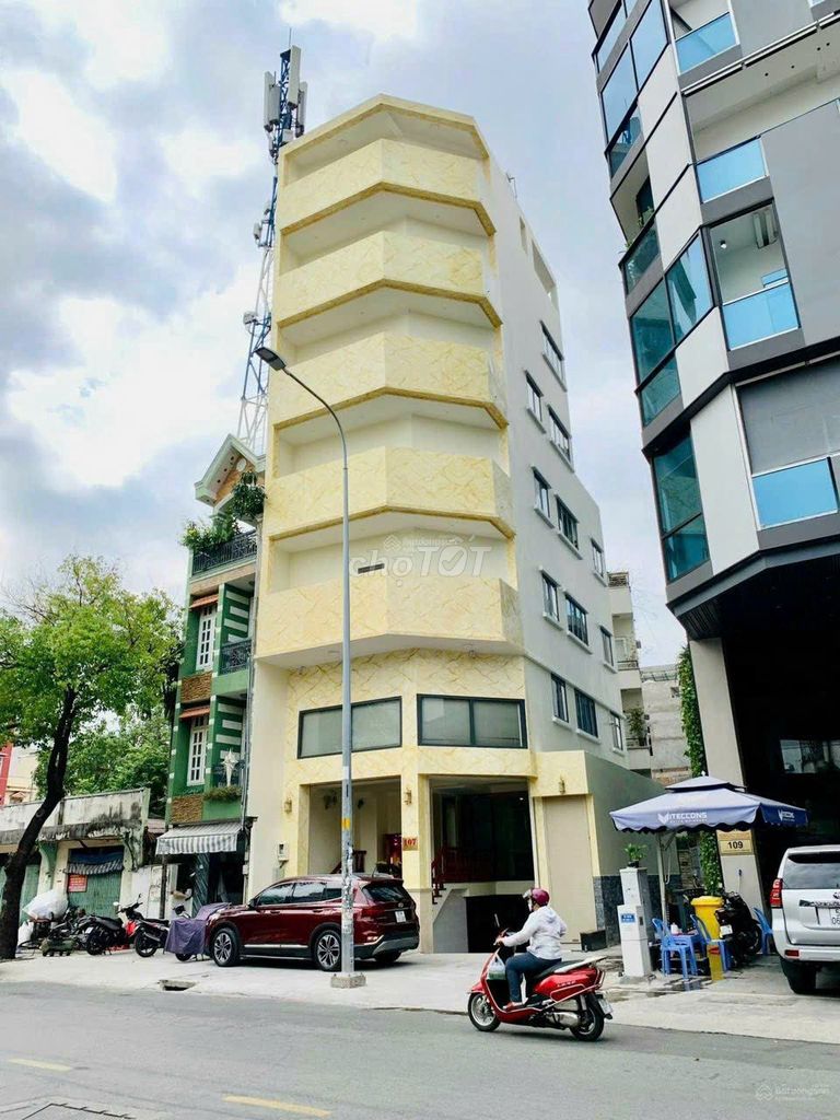 Nhà góc 2 mặt tiền Nguyễn Trãi, Quận 1, 800m² - Giá thuê hấp dẫn chỉ 145 triệu!