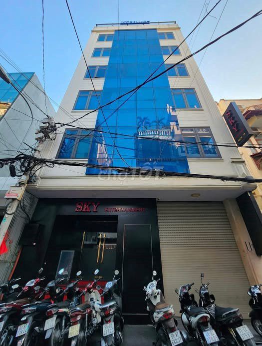 Cho thuê Tòa nhà mặt tiền Trường Sơn Quận 10 - Thích hợp làm văn phòng, giá chỉ 100 triệu!