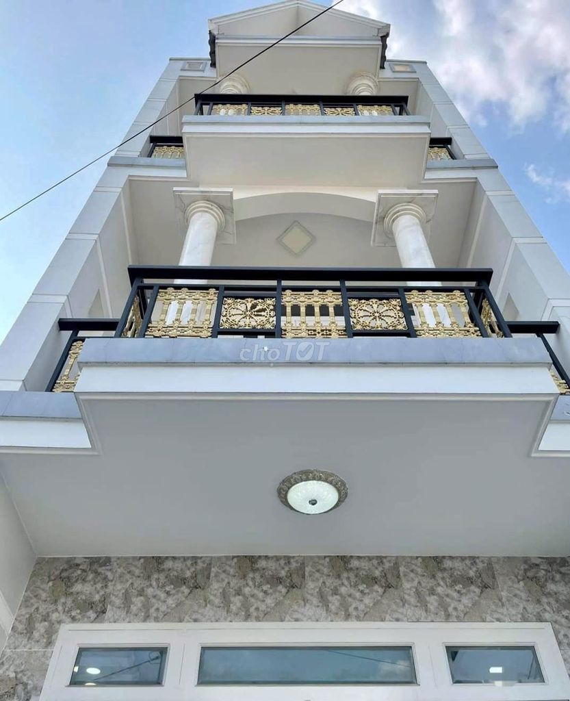 Cho thuê nhà mặt tiền 133B Ngô Quyền, Quận 10 - Thiết kế hiện đại, giá 28 triệu/tháng!