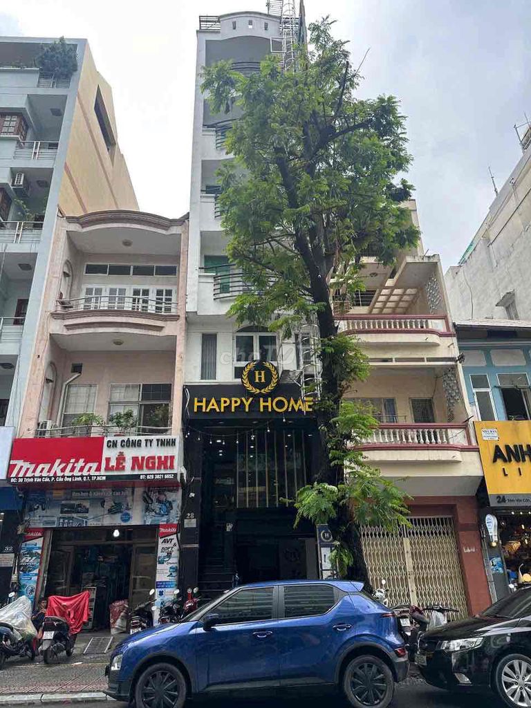 Khách sạn mặt tiền chợ Bến Thành 72m² giá 40 tỷ - Đầu tư sinh lợi ngay trung tâm!