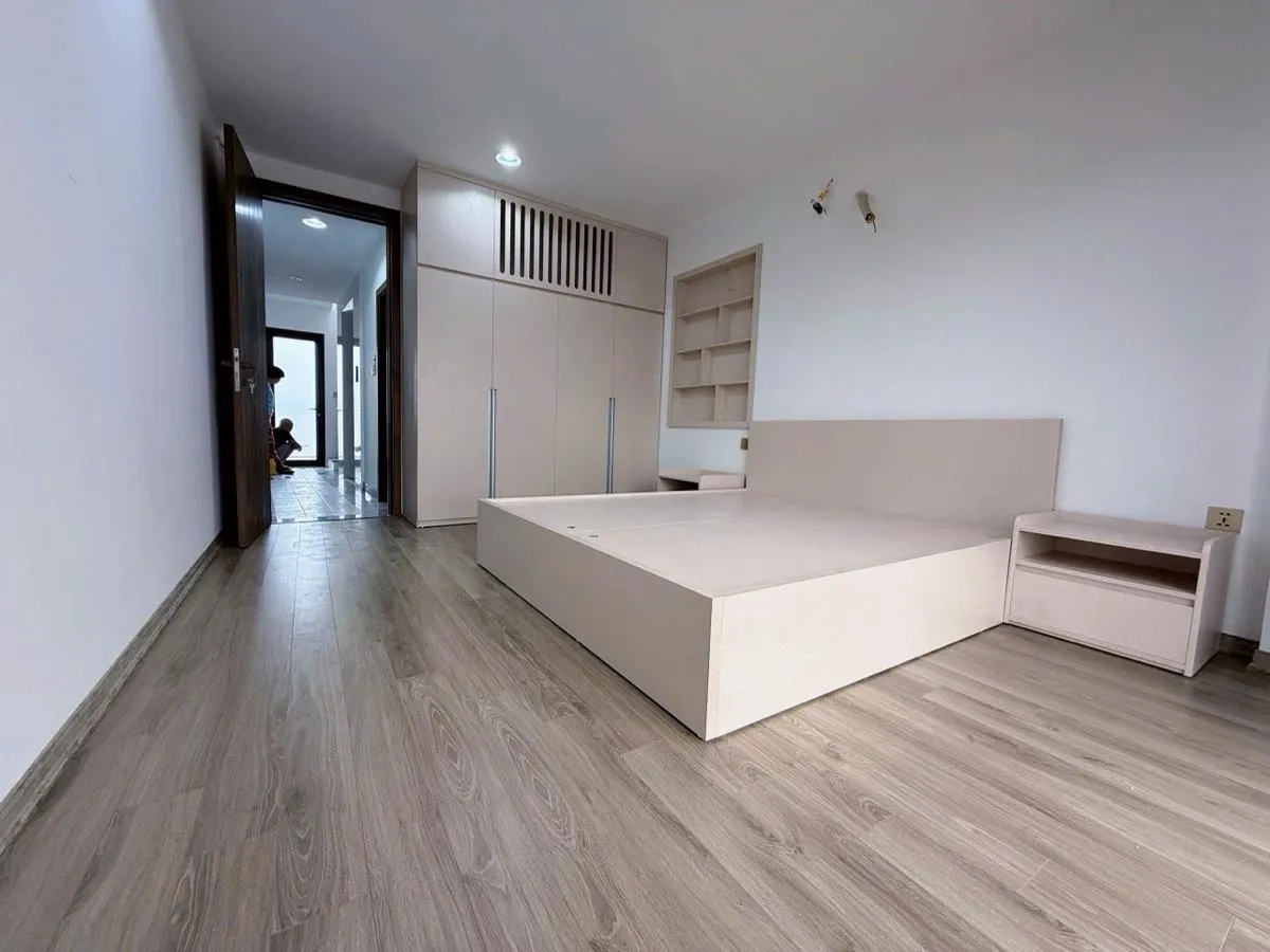 Bán nhà xây mới 83.4m² quận Đống Đa giá 28.5 tỷ - Khu vực sầm uất, thang máy hiện đại!