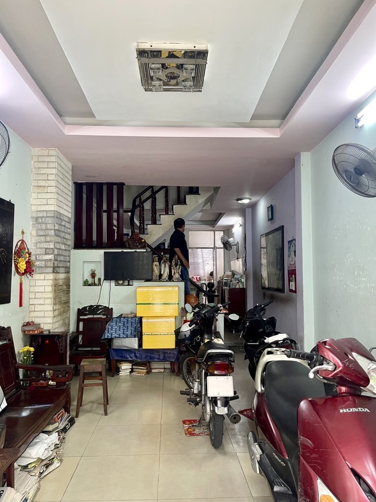 Nhà mặt tiền kinh doanh đỉnh tại Quận 10 - 45m² giá 13.5 tỷ, sẵn sàng thương thảo!