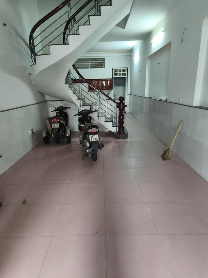 Front House Cách Mạng Tân Phú 68.8m² giá 12.8 tỷ - Đầu tư sinh lời ngay!