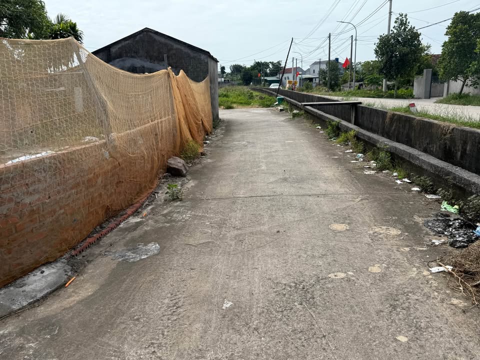 Đất nền Ninh Dương Móng Cái 110m² giá 1 tỷ - Gần chợ và trường học!