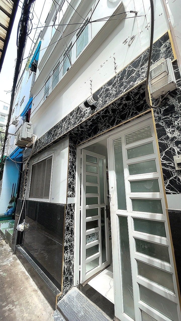 Nhà phố Nguyễn Công Hoan 31m² giá 5.8 tỷ - Sẵn sàng ở ngay với nội thất đầy đủ!