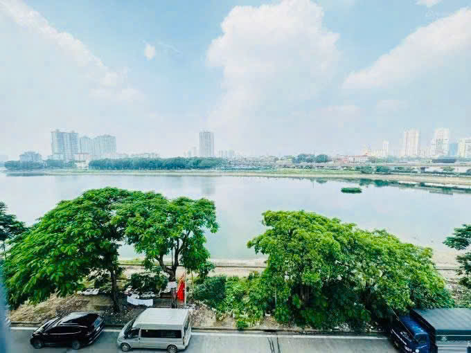 Nhà mặt phố Linh Đường 40m² giá 20,7 tỷ - Thiết kế hiện đại view hồ Linh Đàm!