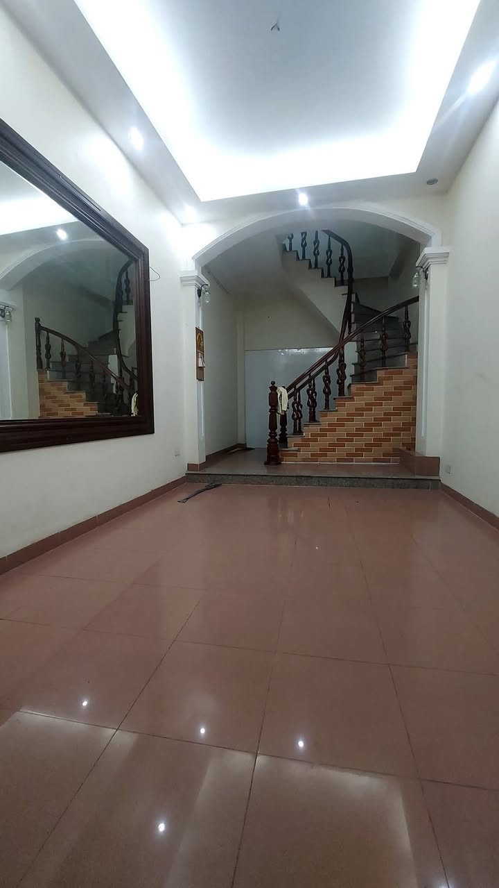 Nhà phố Thọ Lão 24m² 6 tầng giá 7.75 tỷ - Vị trí đắc địa chỉ vài bước ra phố!