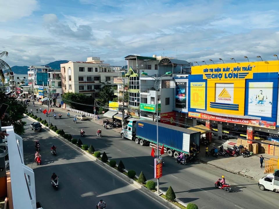 Nhà phố cho thuê mặt tiền đường 23/10 Nha Trang 120m² - Kinh doanh sầm uất!
