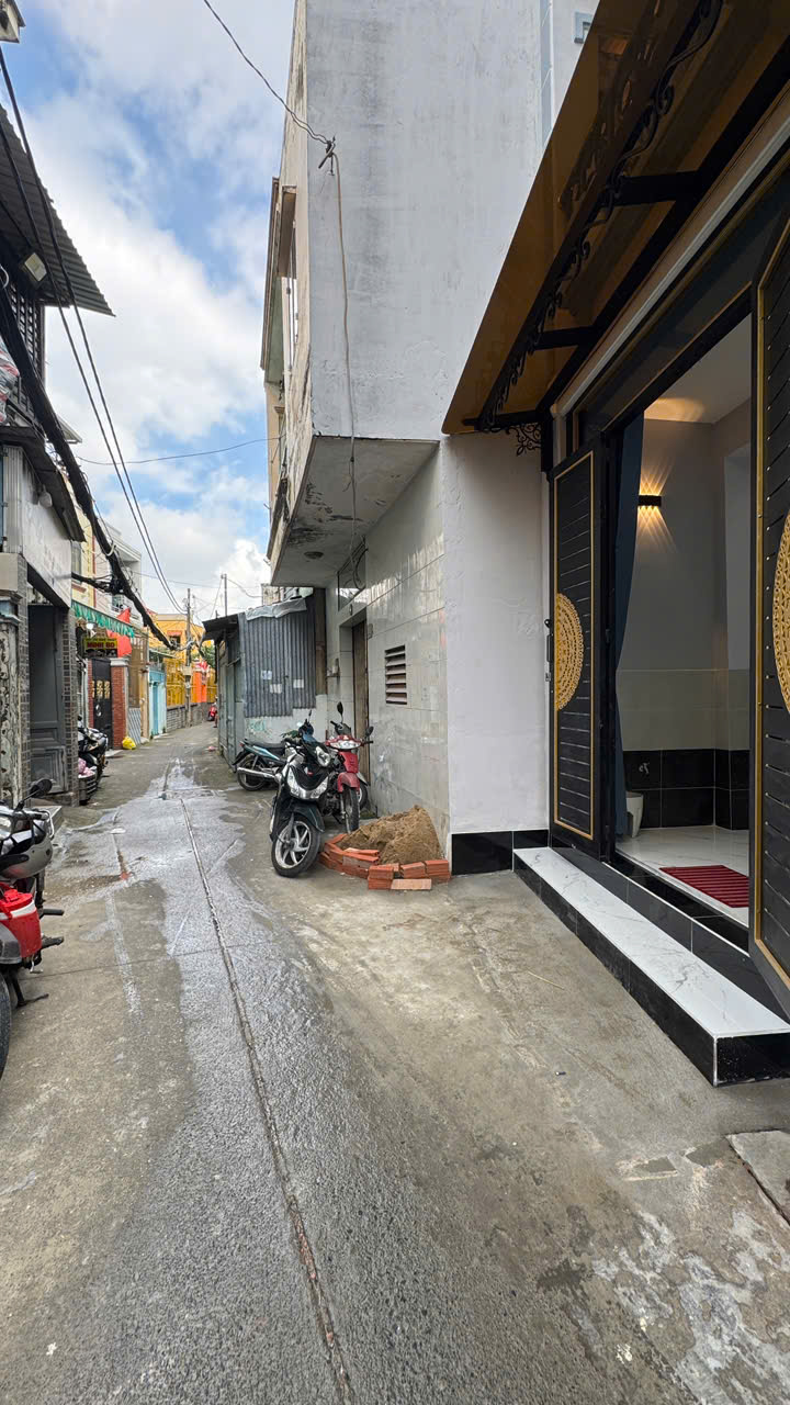 Nhà bán đường Bình Đông, quận 8, 40.6m² giá 4.68 tỷ - Thiết kế 2 lầu hiện đại!